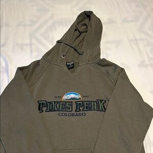 Men’s Pikes Peak Colorado Green Hoodie Size Medium NWOT